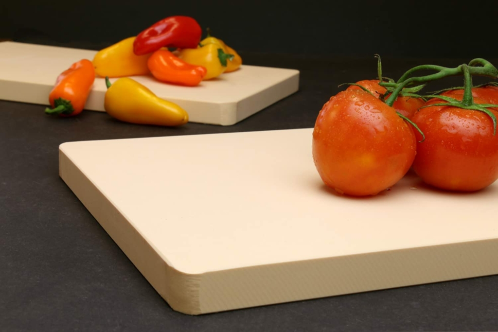 https://thechefdojo.com/wp-content/uploads/2022/11/yoshihiro-hi-soft-cutting-board-1024x683.jpg