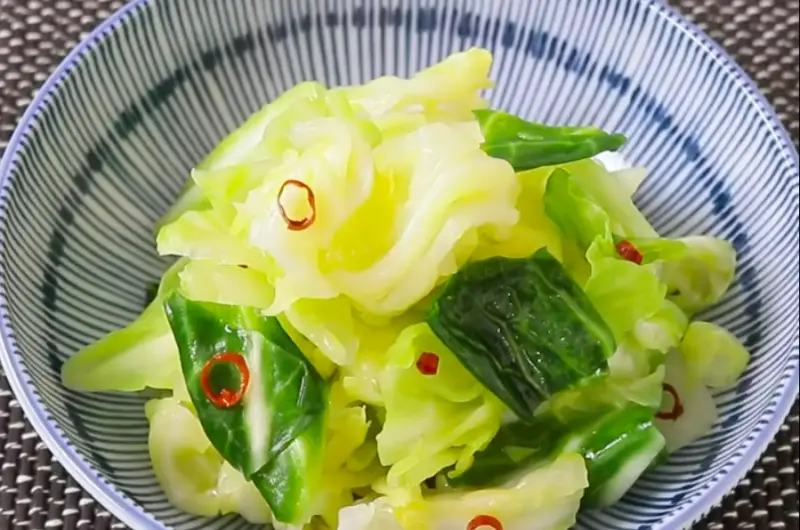 Easy Cabbage Tsukemono Recipe (Japanese Pickled Cabbage)