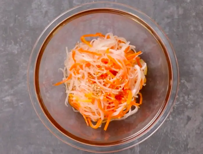 Namasu Recipe: Japanese Daikon Carrot Salad (紅白なます)